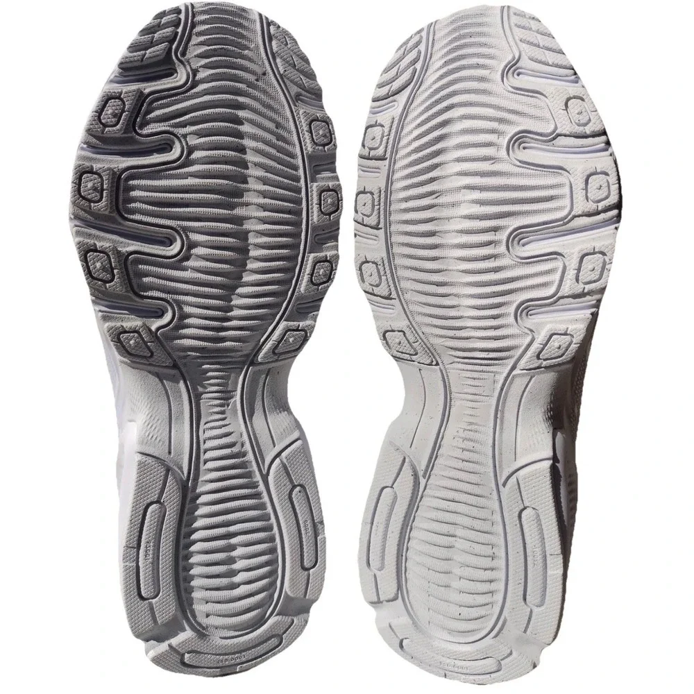 Nike Air Max Fire Women's Size 8 Triple White IF2620 100  New With Box